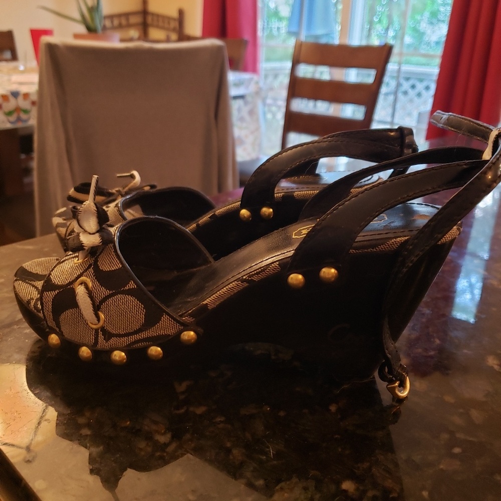 Coach sandals size 7.5 - Picture 3 of 3